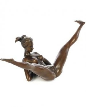 Statue-%C3%A9rotique-en-bronze-femme-nue-jambes-%C3%A9cart%C3%A9es.jpg